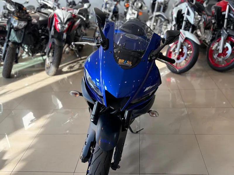 YAMAHA YZF R3 2023 - Foto 3