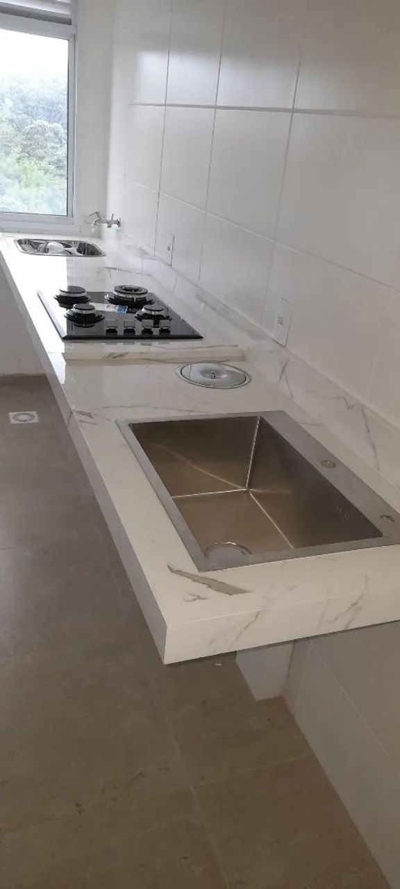 Bancada de cozinha e lavatório em porcelanato 