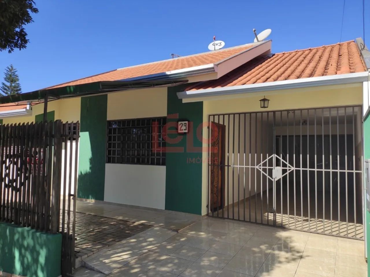 Casa semimobiliada para alugar no Jardim Paris em Maringá, com 3 quartos, suíte, edícula, 