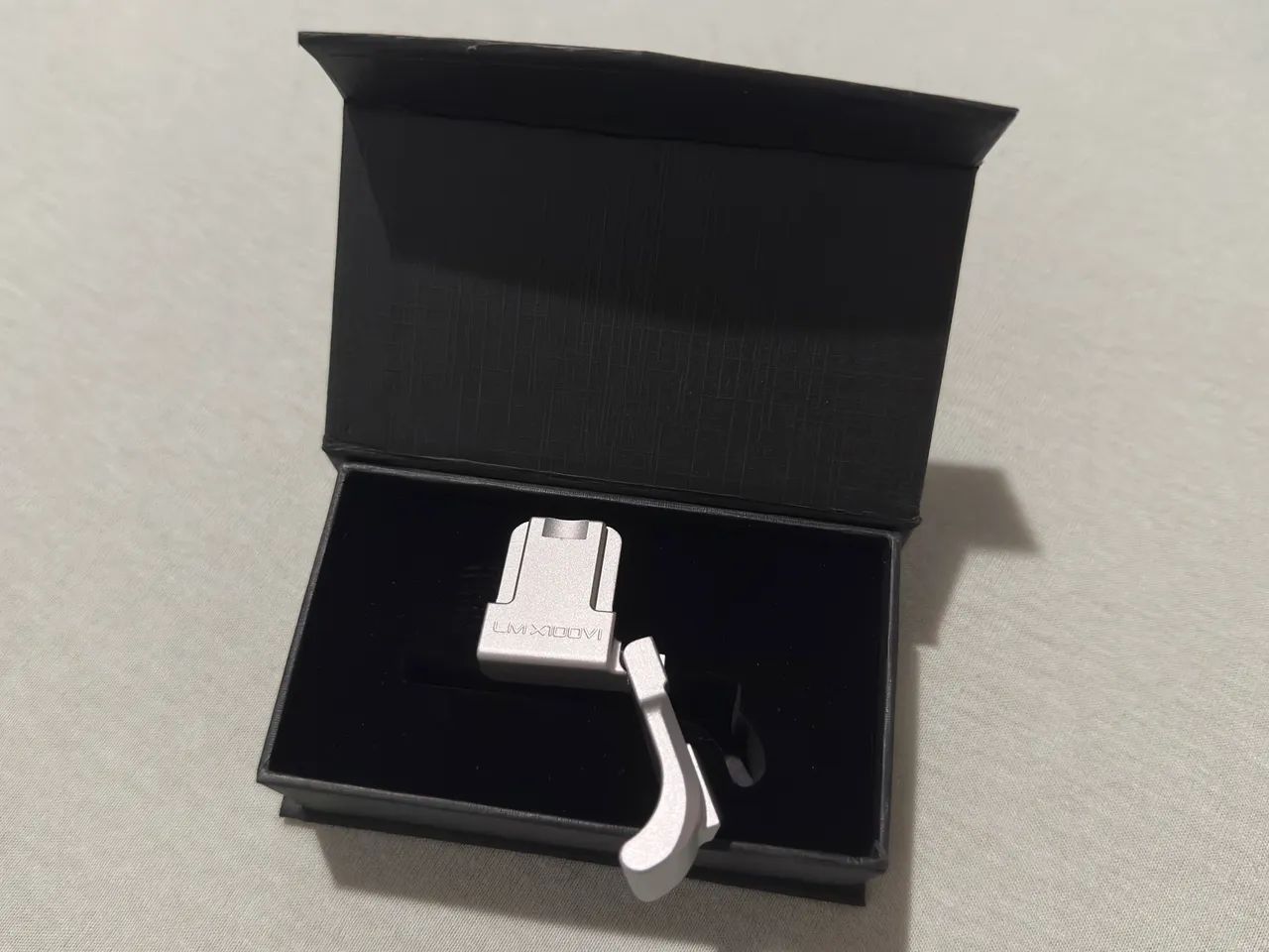 Thumb rest Lensmate Silver para Fujifilm X100VI e X100V - Foto 5