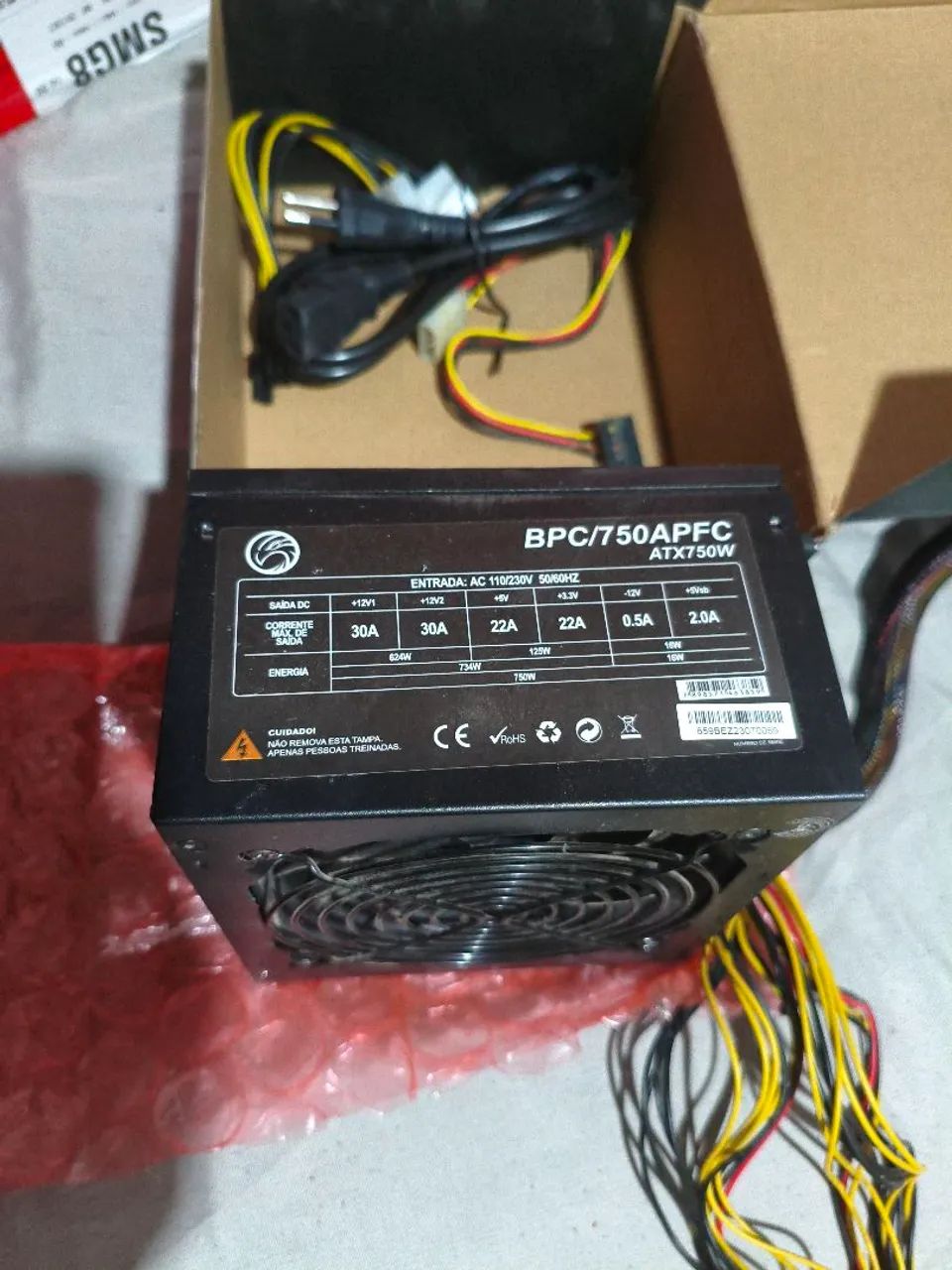 Fonte ATX 750 W em ótimo estado 