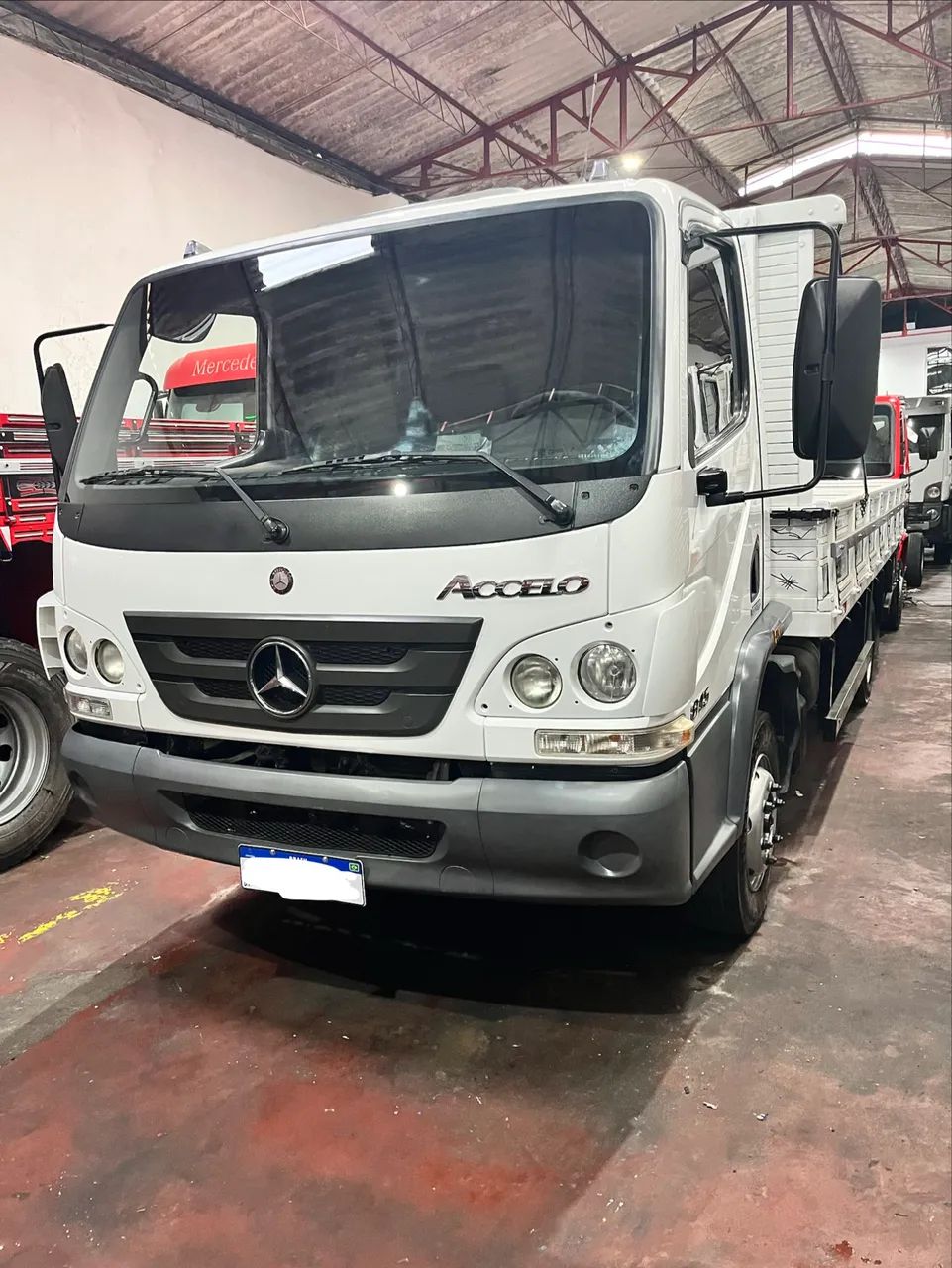 Mb Accelo 815 Ano - 2014
