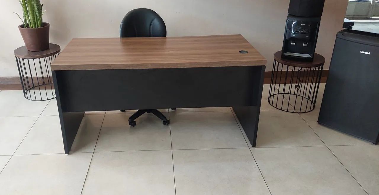 Mesa de escritório com 2 gavetas  - Foto 3