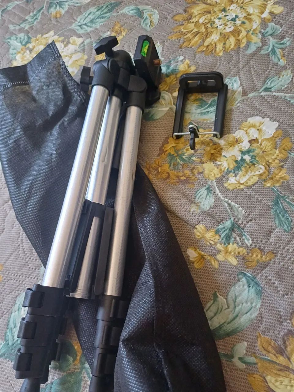 TRIPÉ PARA MÁQUINA FOTOGRÁFICA E CELULARES  - Foto 3