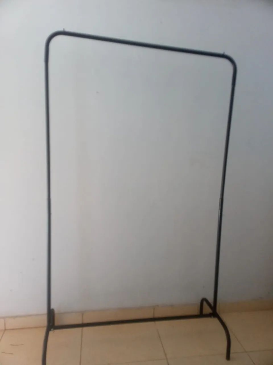 Arara de roupas desmontável nova