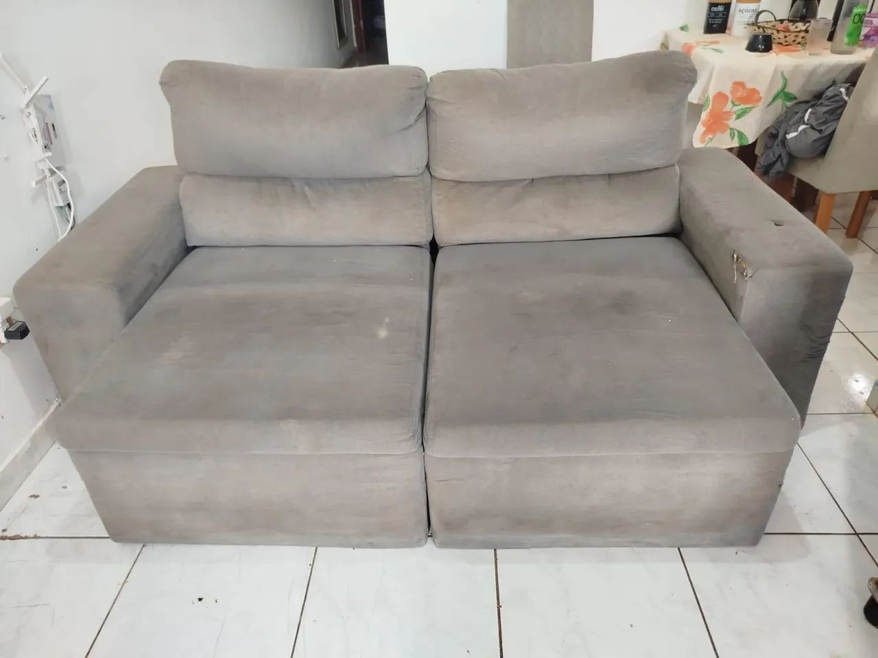 Sofá 2 lugares restratil com marcas de uso ((ENTREGO GRATIS)) - Foto 4