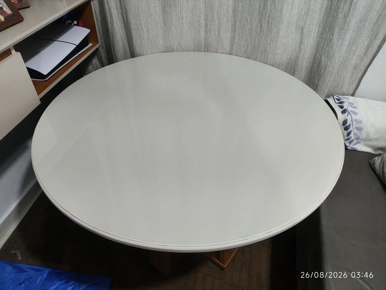 Mesa com a tampa de vidro sem cadeiras - Foto 3