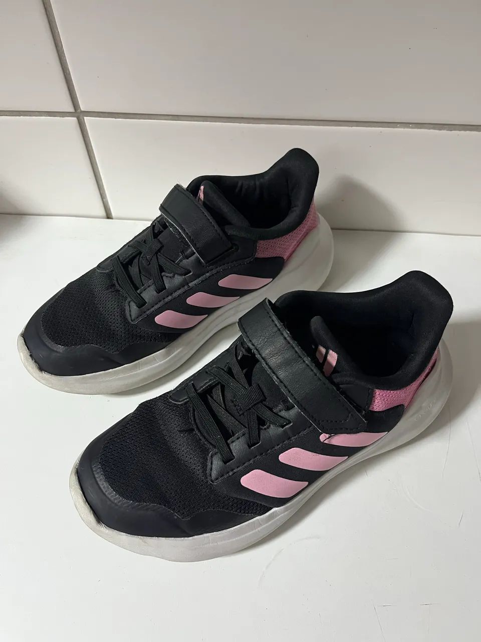 Tenis Adidas Tamanho 32 - Foto 2