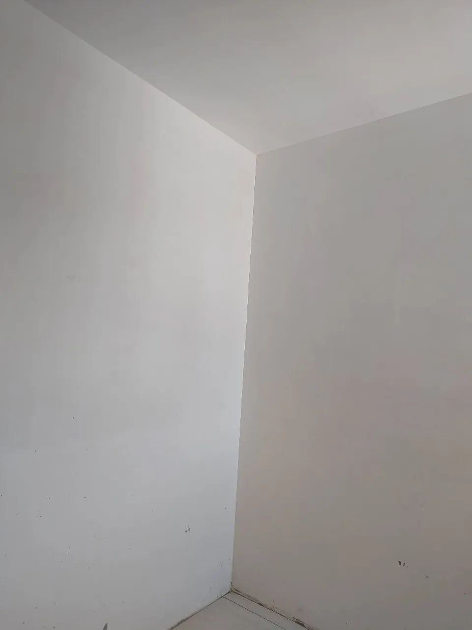 Revestimento em gesso liso e drywall.