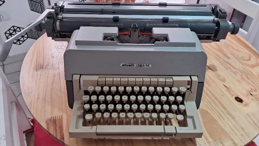 Máquina de escrever Olivetti Linea 98 - Foto 3