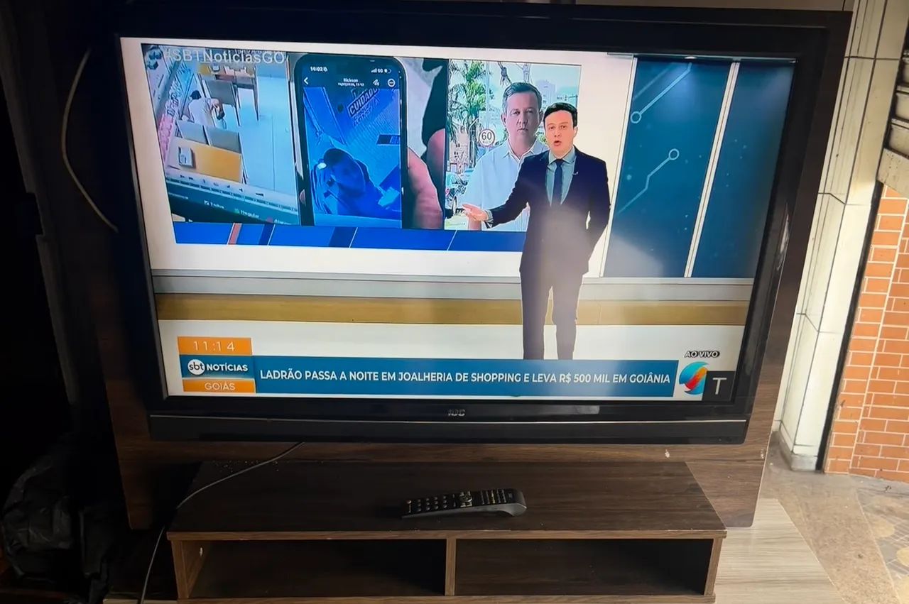 TV 42 polegadas AOC digital com painel de parede e controle remoto não é smart  - Foto 4