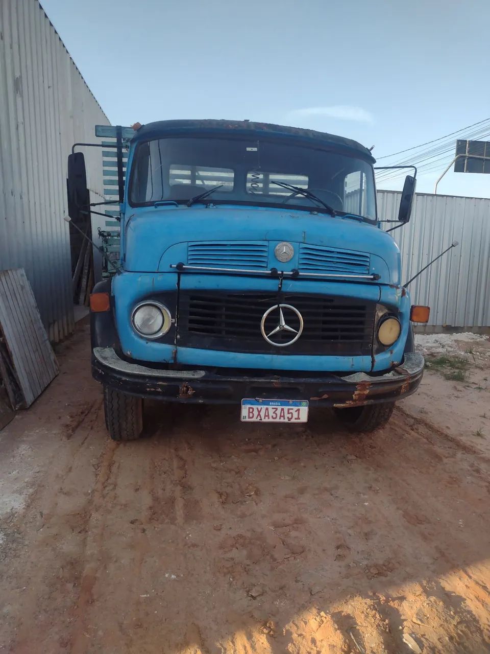 Caminhão MB