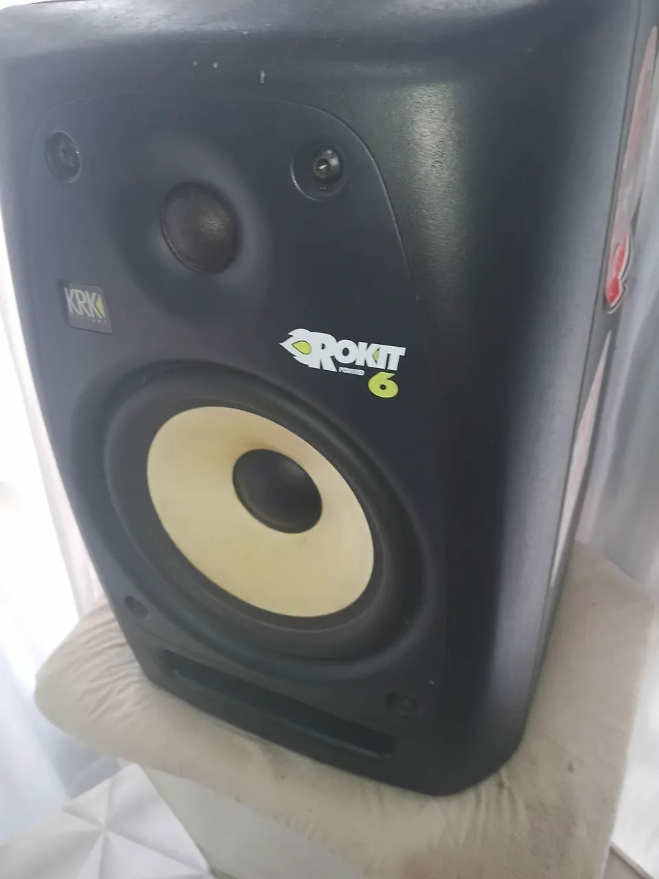 Monitor de áudio KRK Rokit 6
