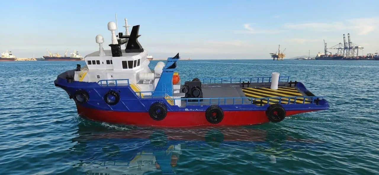 "Miniatura de Rebocador / Barco de Apoio Marítimo Detalhado"