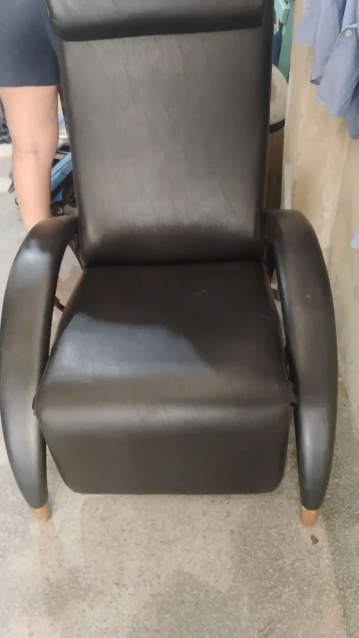 Vendo poltrona de couro 417563126992087040