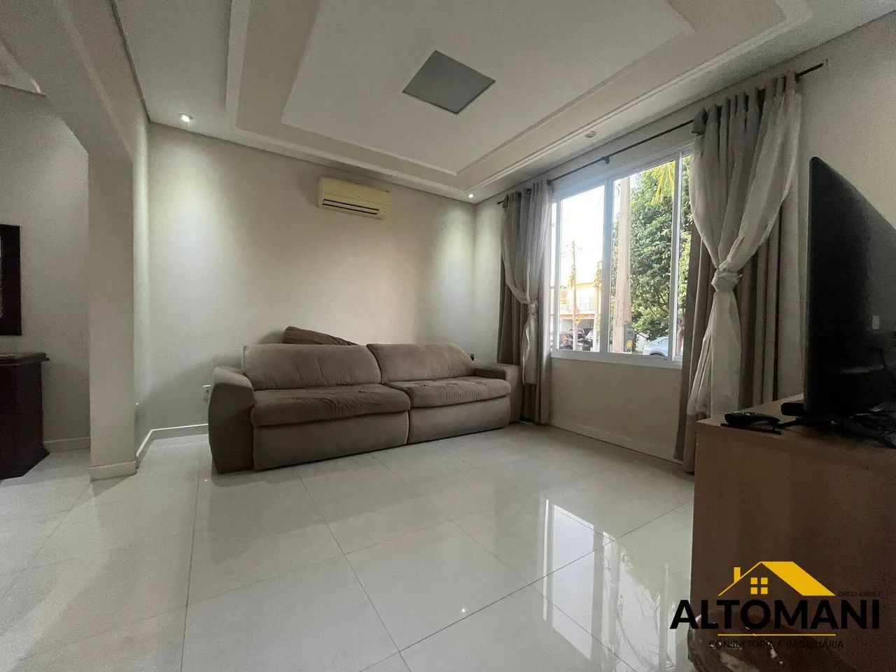 Casa com 4 Dormitórios, 2 Suítes - Cond. Golden Park - Foto 2