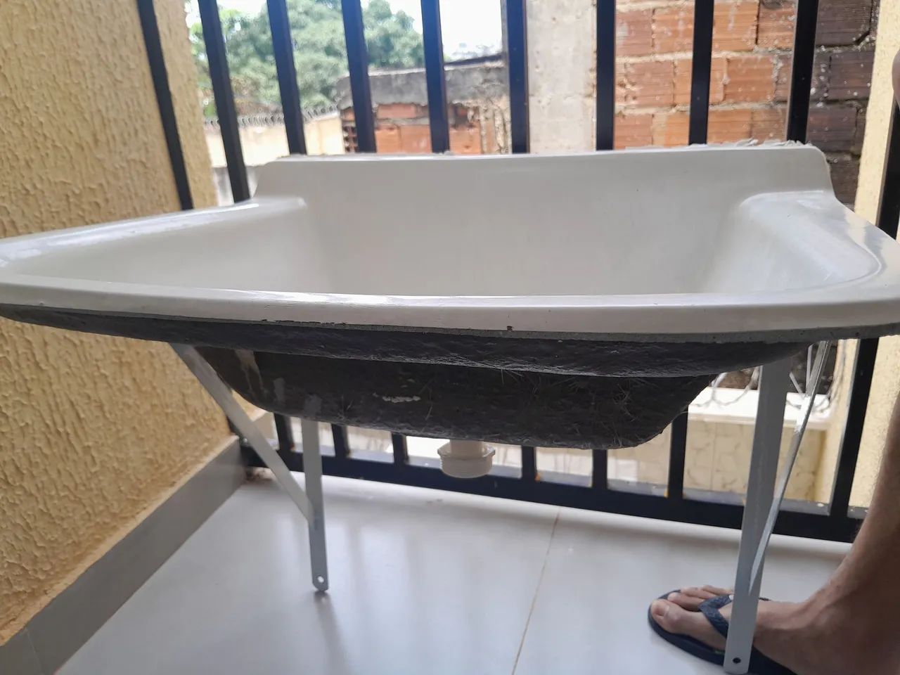 Tanque de lavar roupa novo, com par de mão francesa. - Foto 3