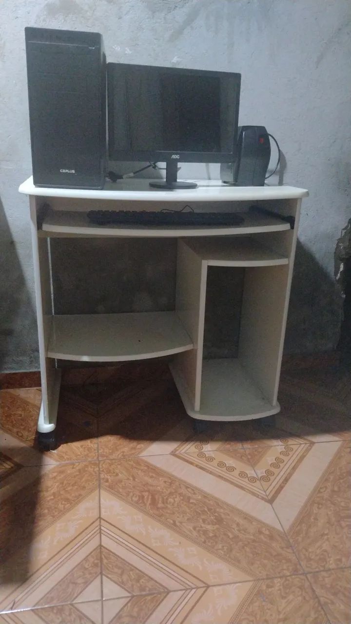 Vendo esse computador com a escrivaninha 