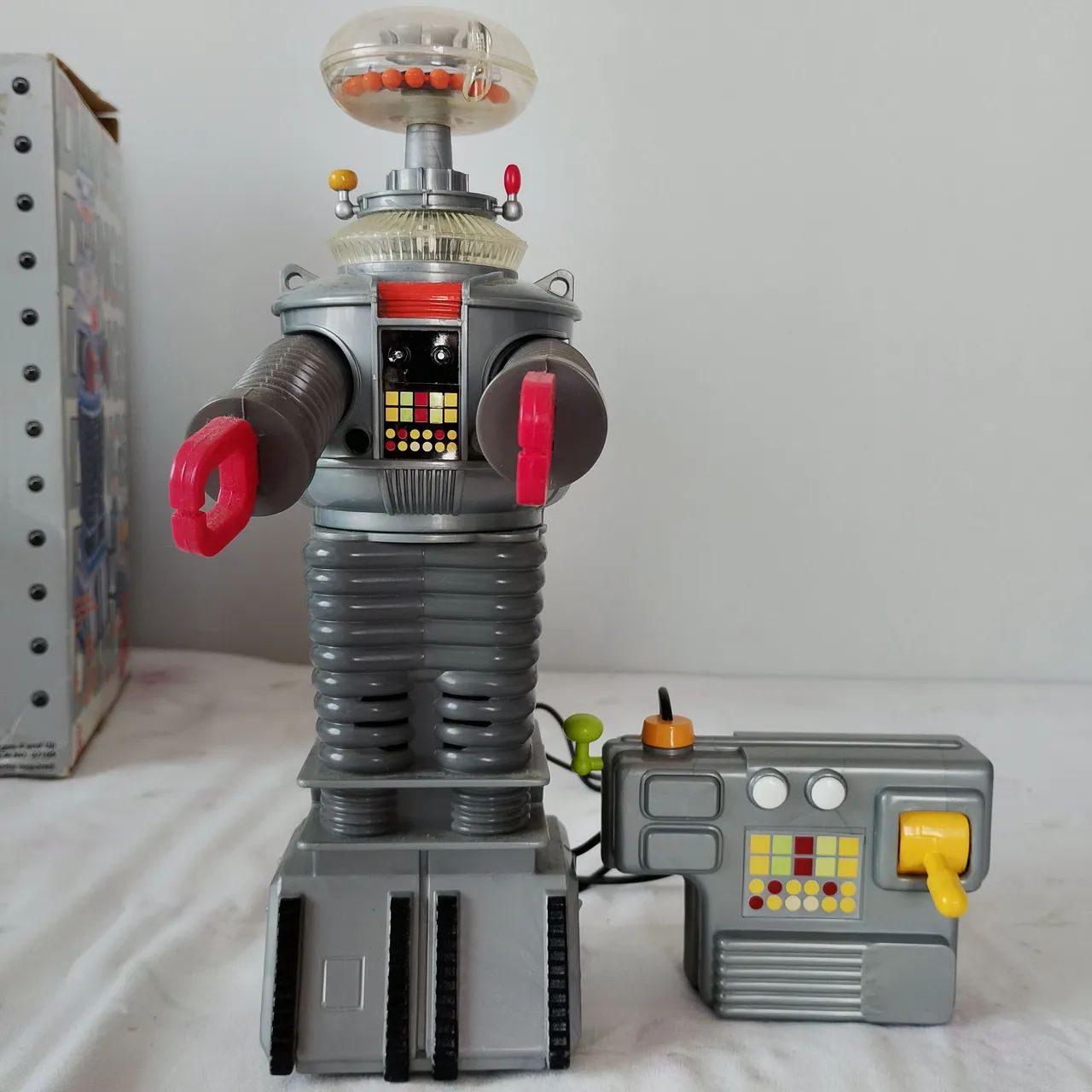 Robô B9 Perdidos no Espaço 1998 Brinquedo Antigo 