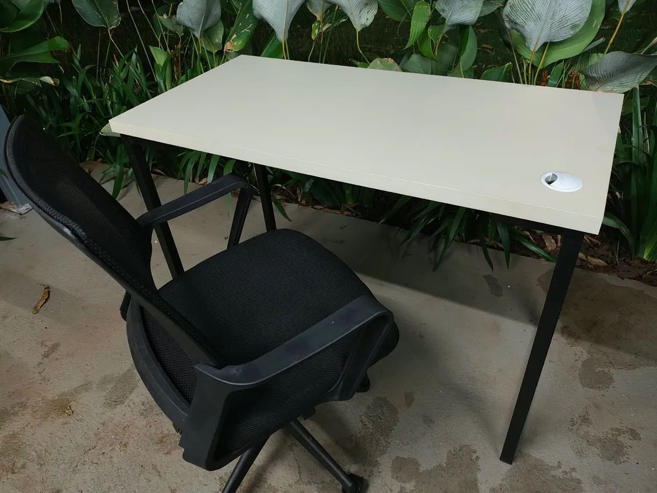 Vendo mesa e cadeira - Foto 2