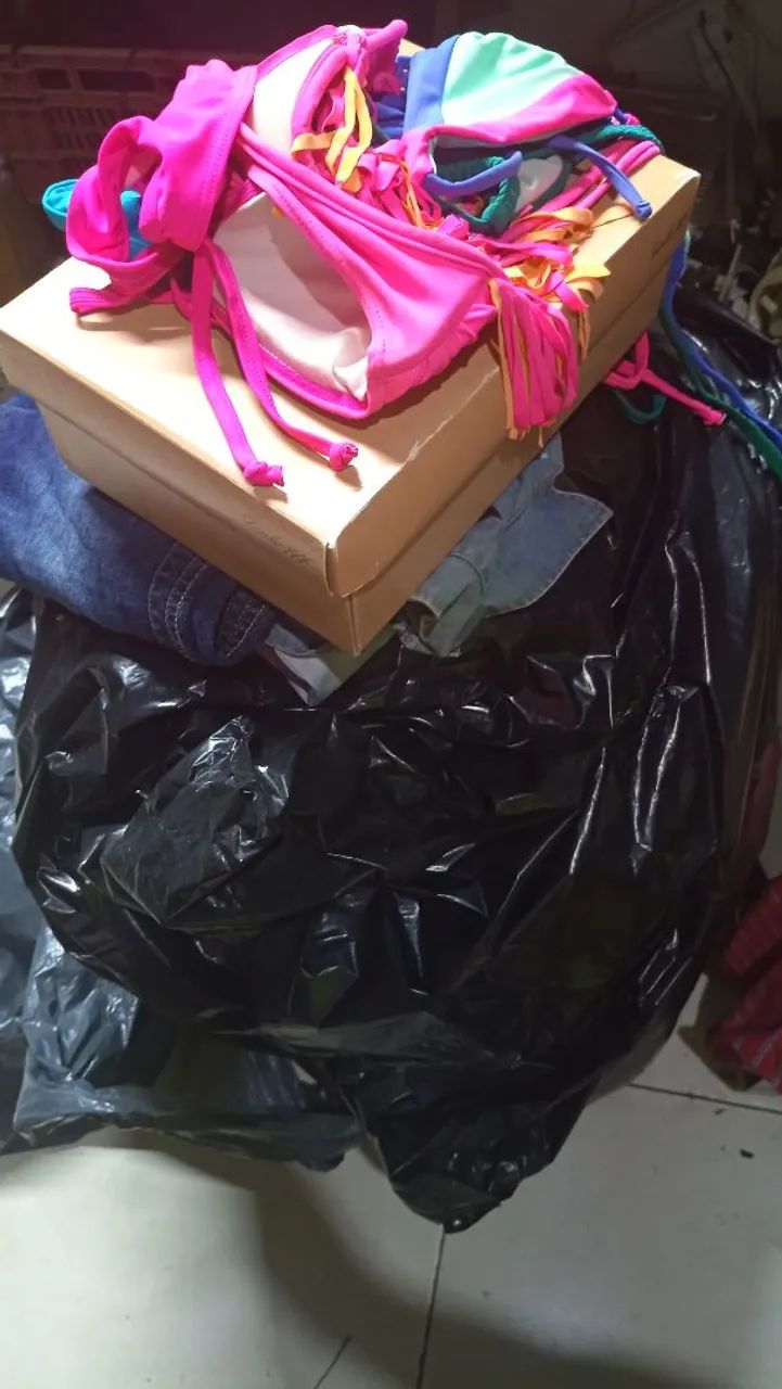 Lote com 300 roupas