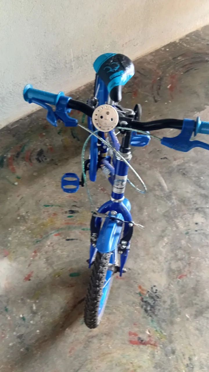 Vendo uma bicicleta valor 200