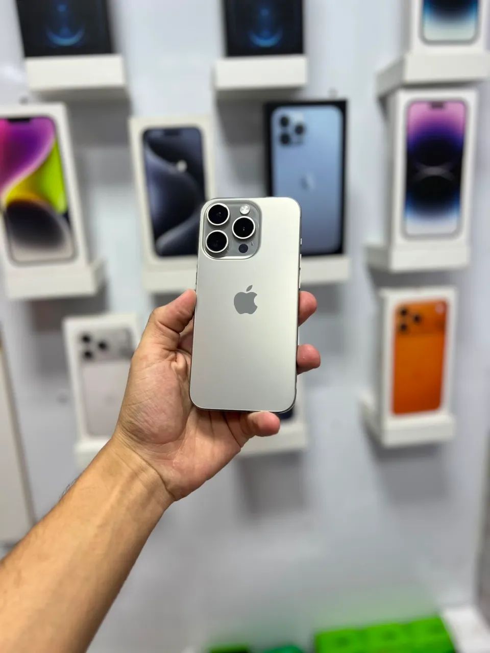 iPhone 15 Pro - 128GB ( câmera nova )  ?3.599,00