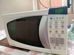 Micro-ondas seminovo funcionando perfeitamente 