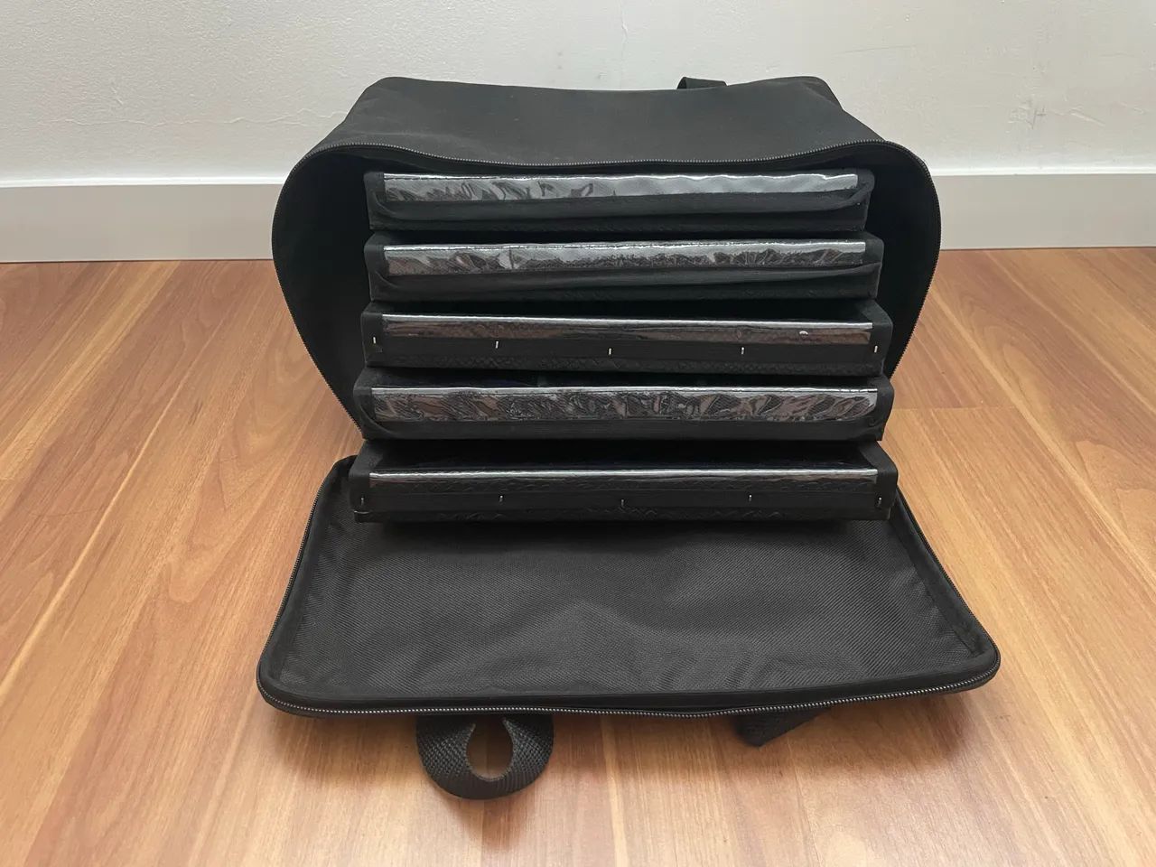 Maleta com bandejas bijuterias 