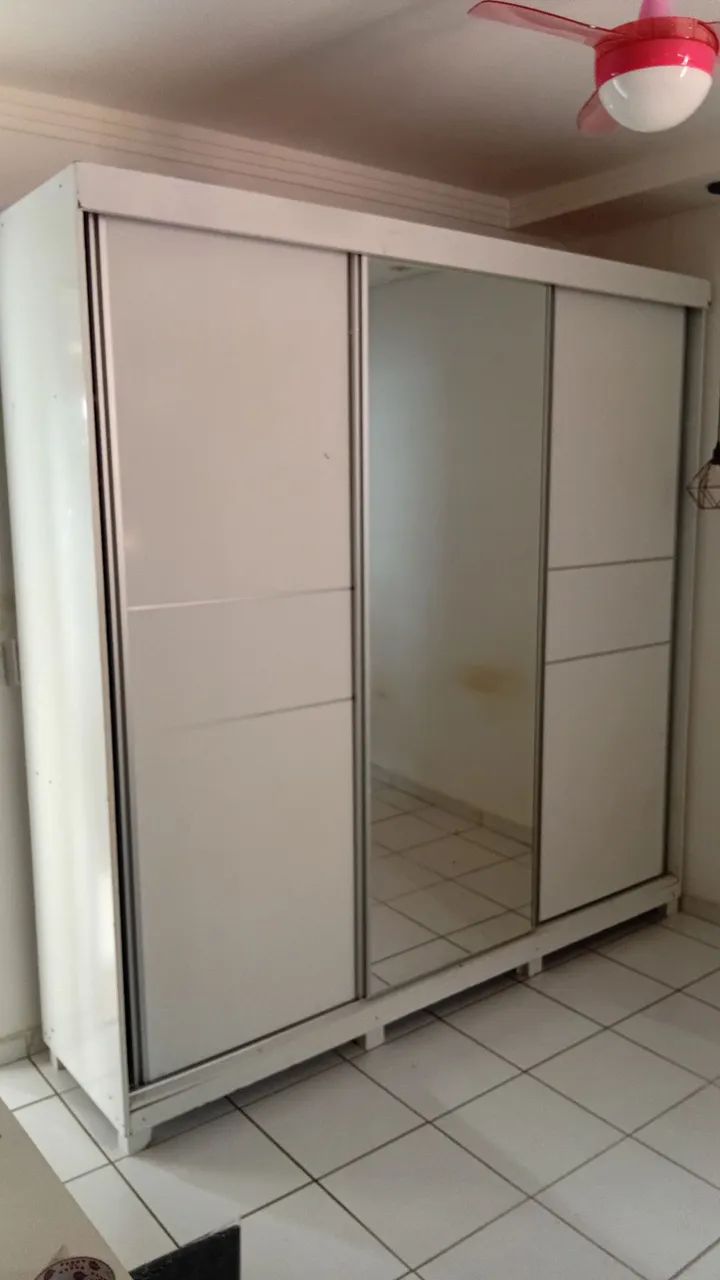 Vendo Guarda Roupa de Casal.
