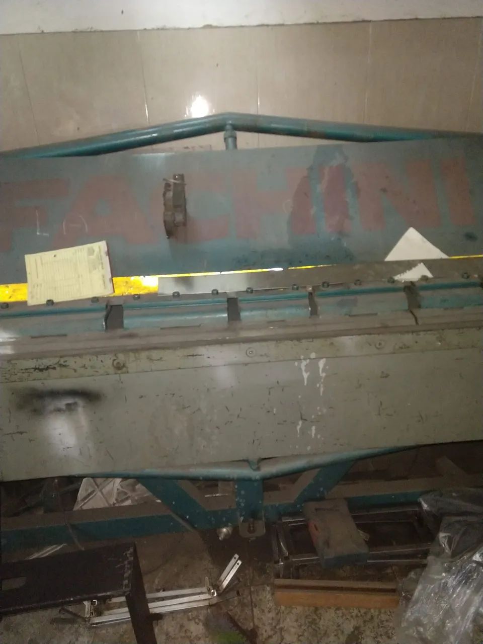 Dobradeira de chapa 2,00 MT. Com unha