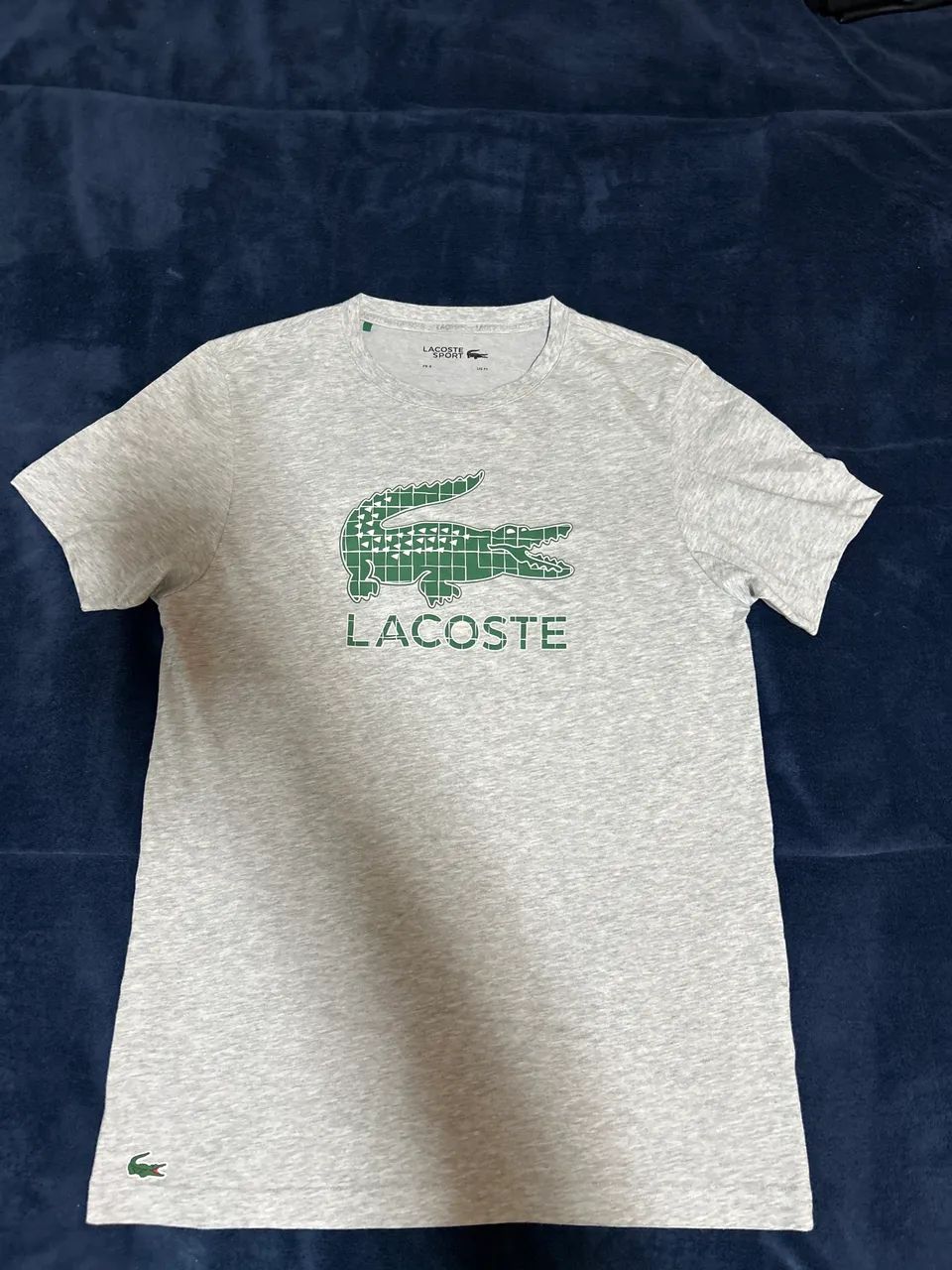 Camiseta cinza lacoste
