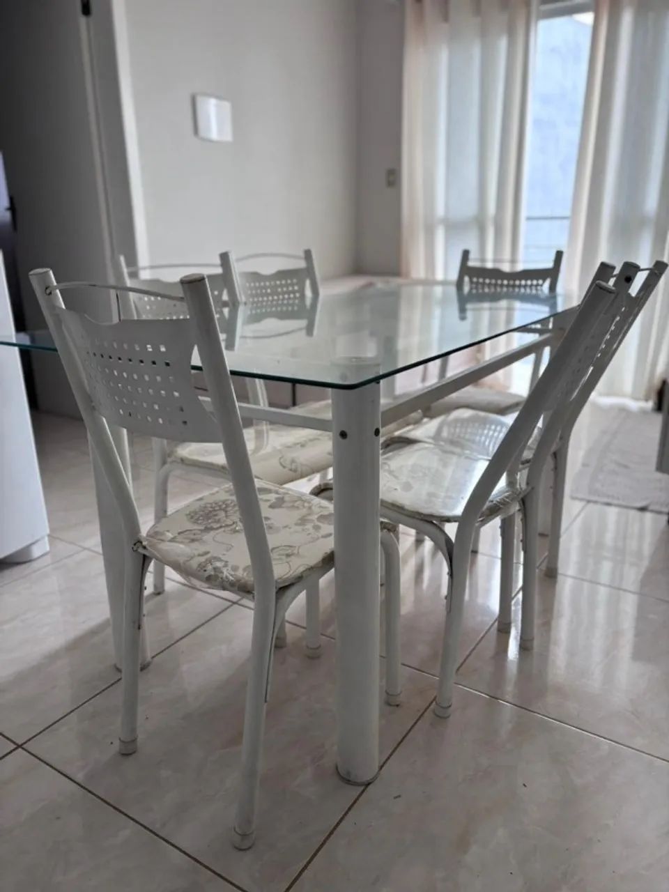 Mesa de Jantar 6 Lugares com Tampo de Vidro e Cadeiras - Foto 3