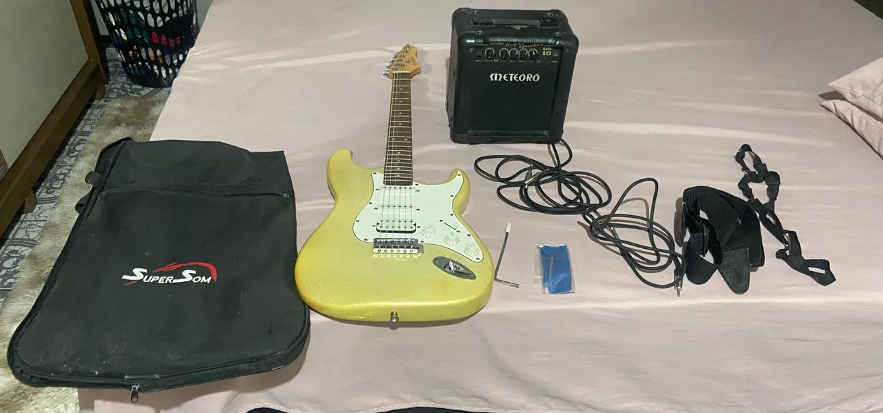 Guitarra Giannini com caixa de som inclusa. - Foto 4