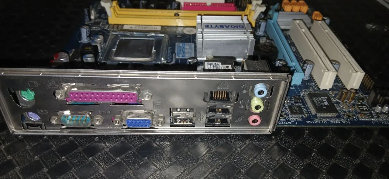 Placa-mãe Gigabyte GA-945GCM-S2C - Foto 2
