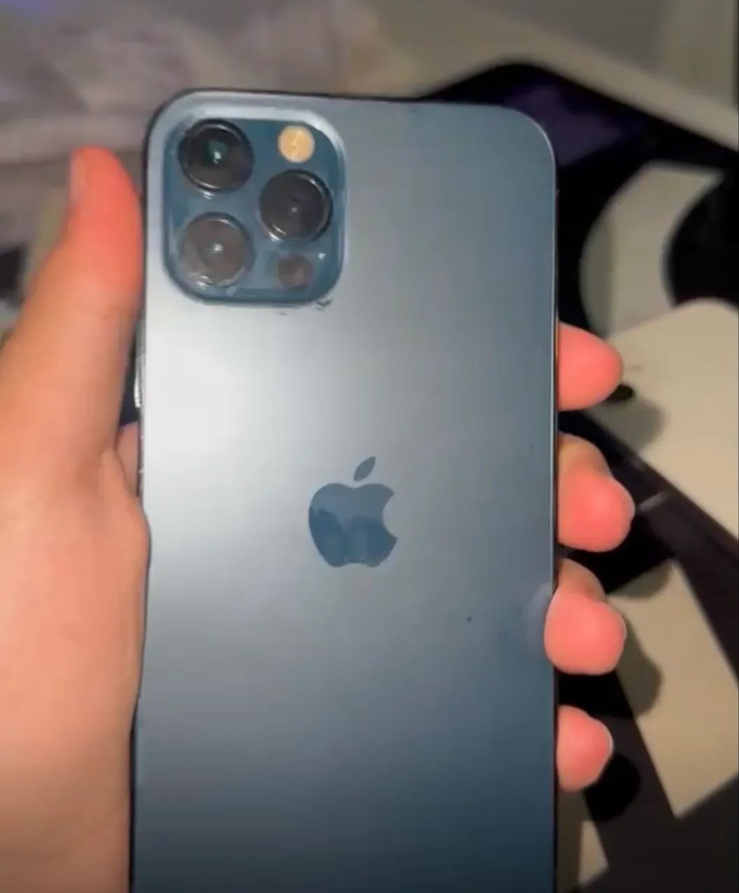 Na compra de 1 IPhone 12 Pro leve 2 IPhones 12 