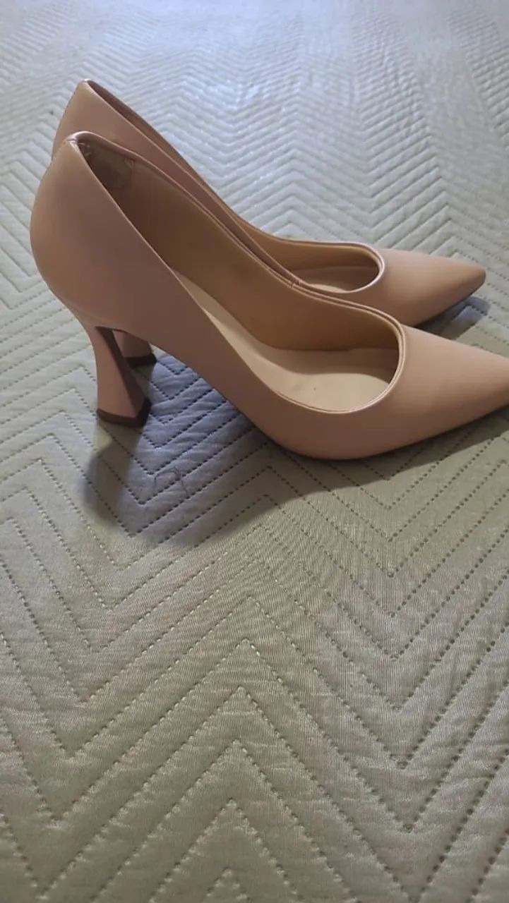 SCARPIN BEGE TAMANHO 39 - Foto 2