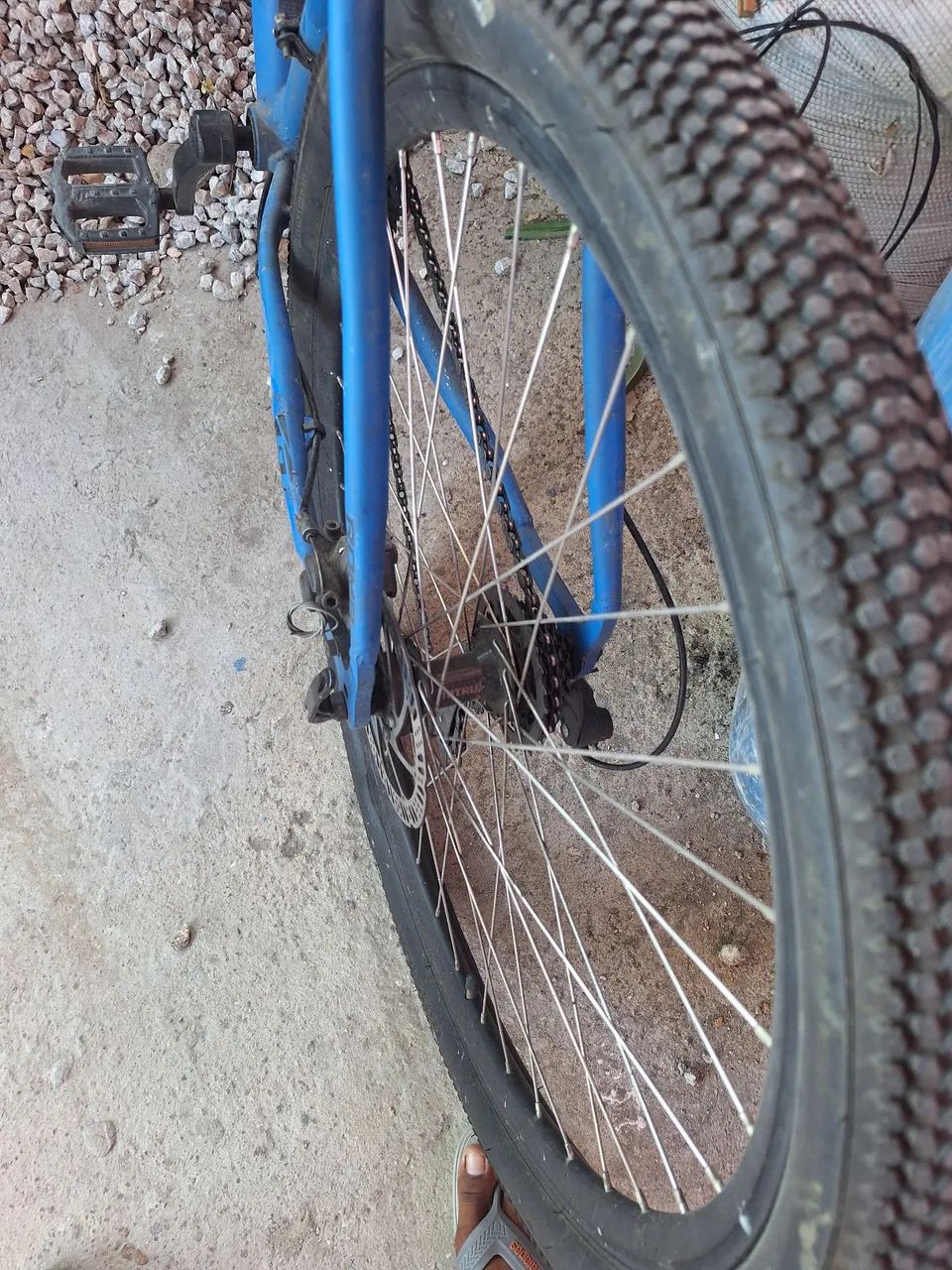 Vende-se bicicleta aro 29 azul  - Foto 4