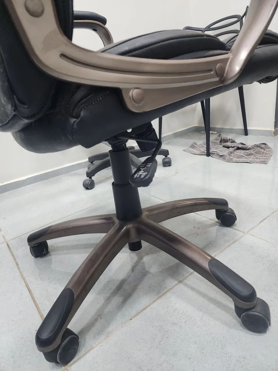 CADEIRA DE ESCRITORIO - Foto 4