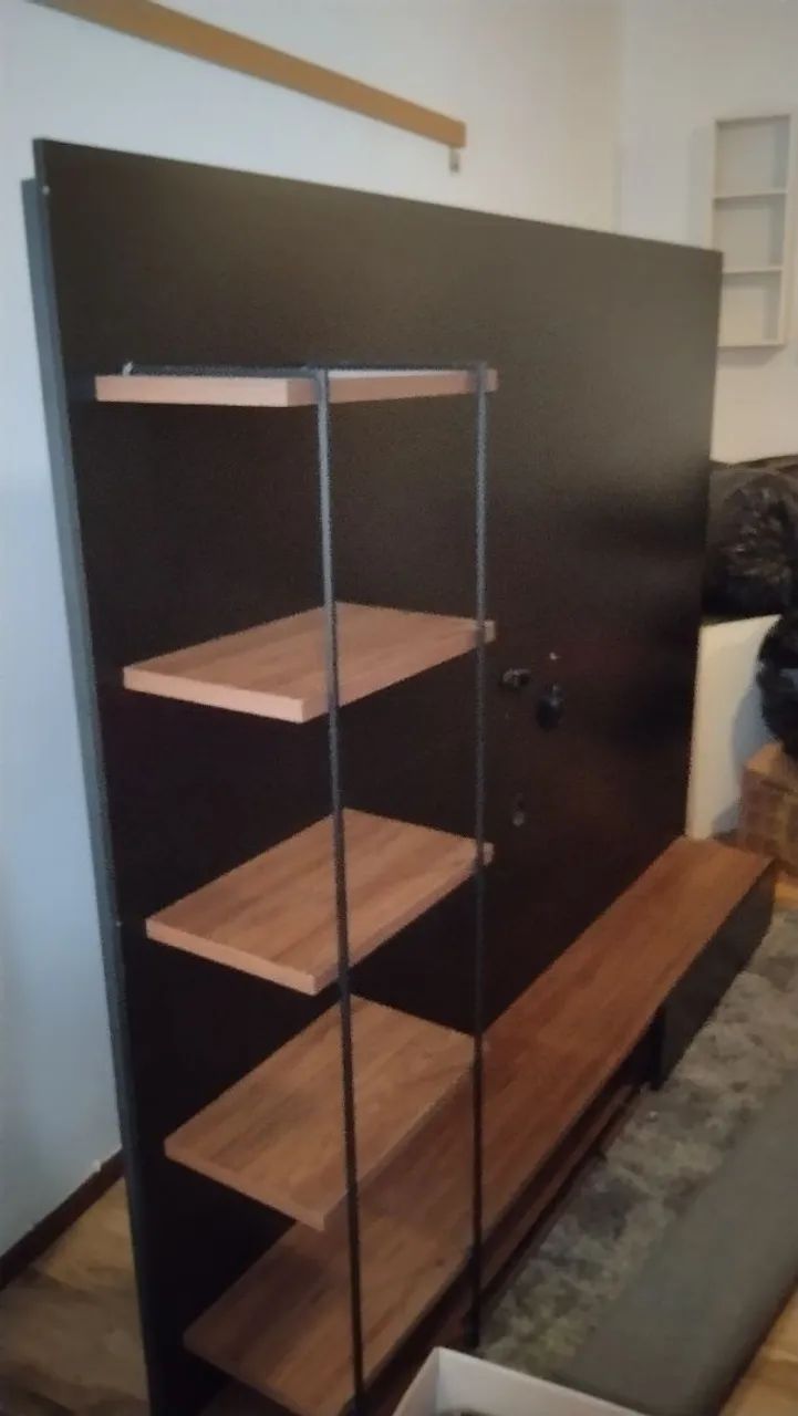 Rack suspendo painel