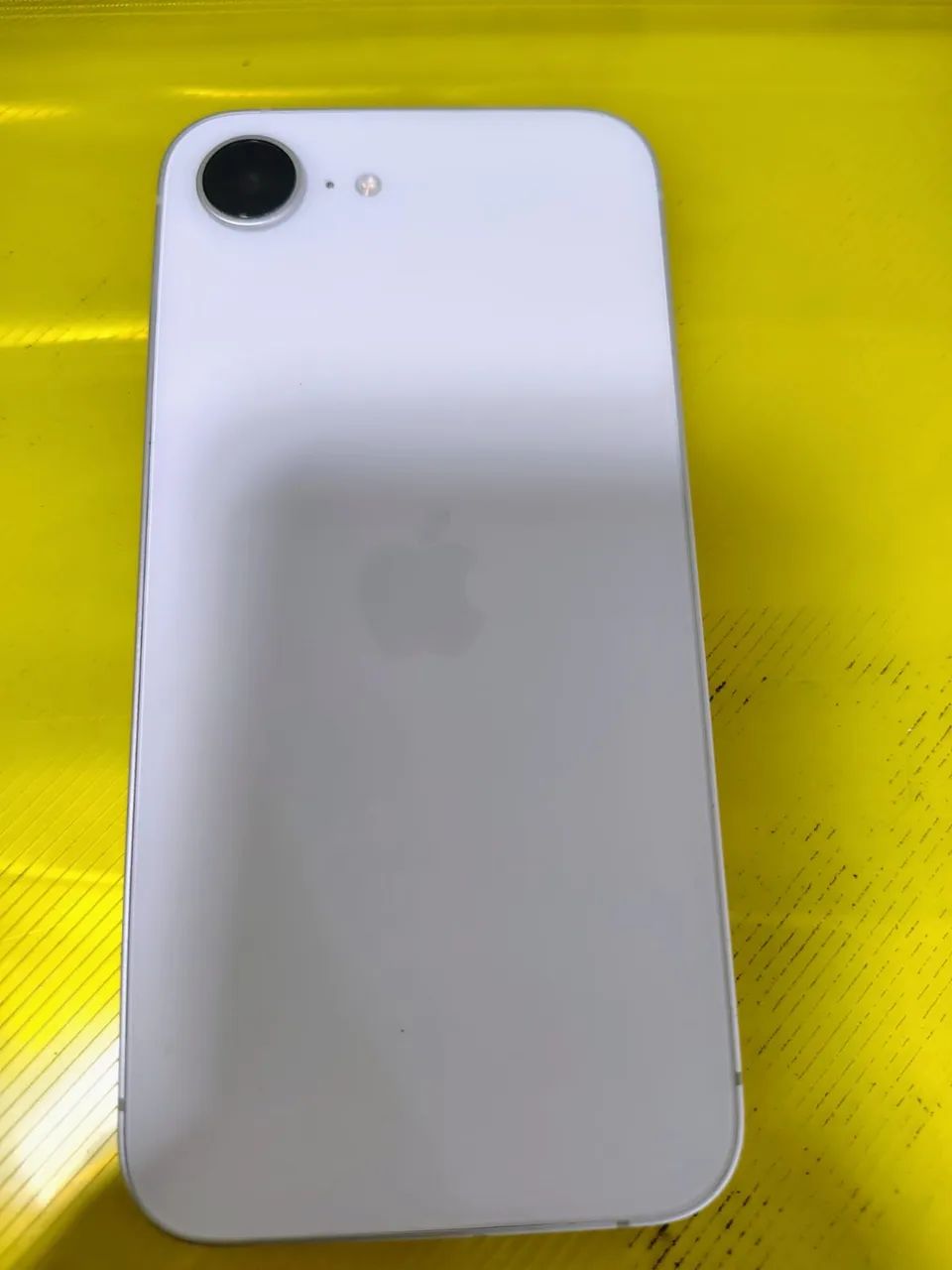 iPhone 16e * - Foto 4