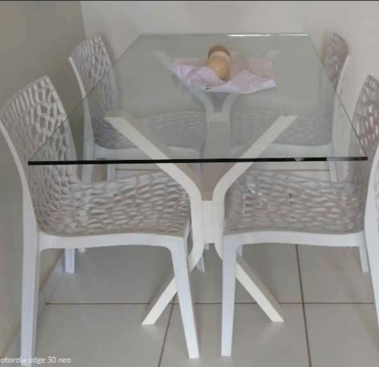 VENDO MESA DE VIDRO(sem cadeiras)