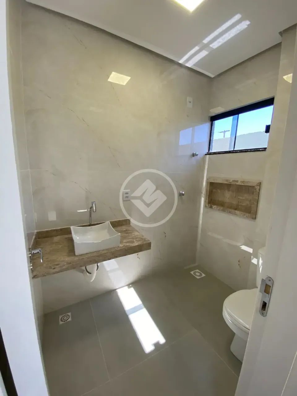 VENDE-SE CASA 2/4 SENDO 1 SUÍTE NO BERTAVILE codigo: 352561 - Foto 2