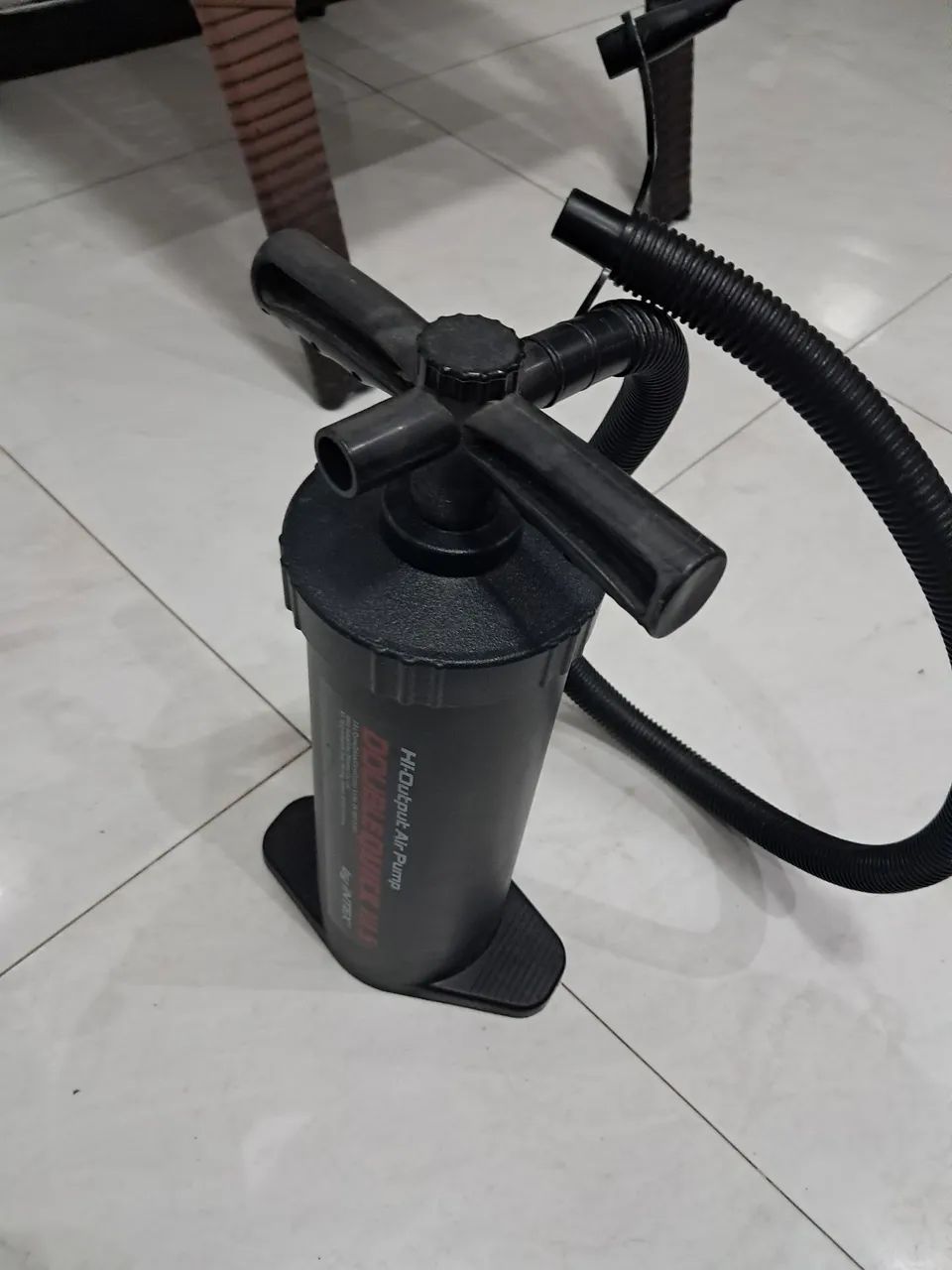Bomba para encher colchão emflavel  - Foto 3