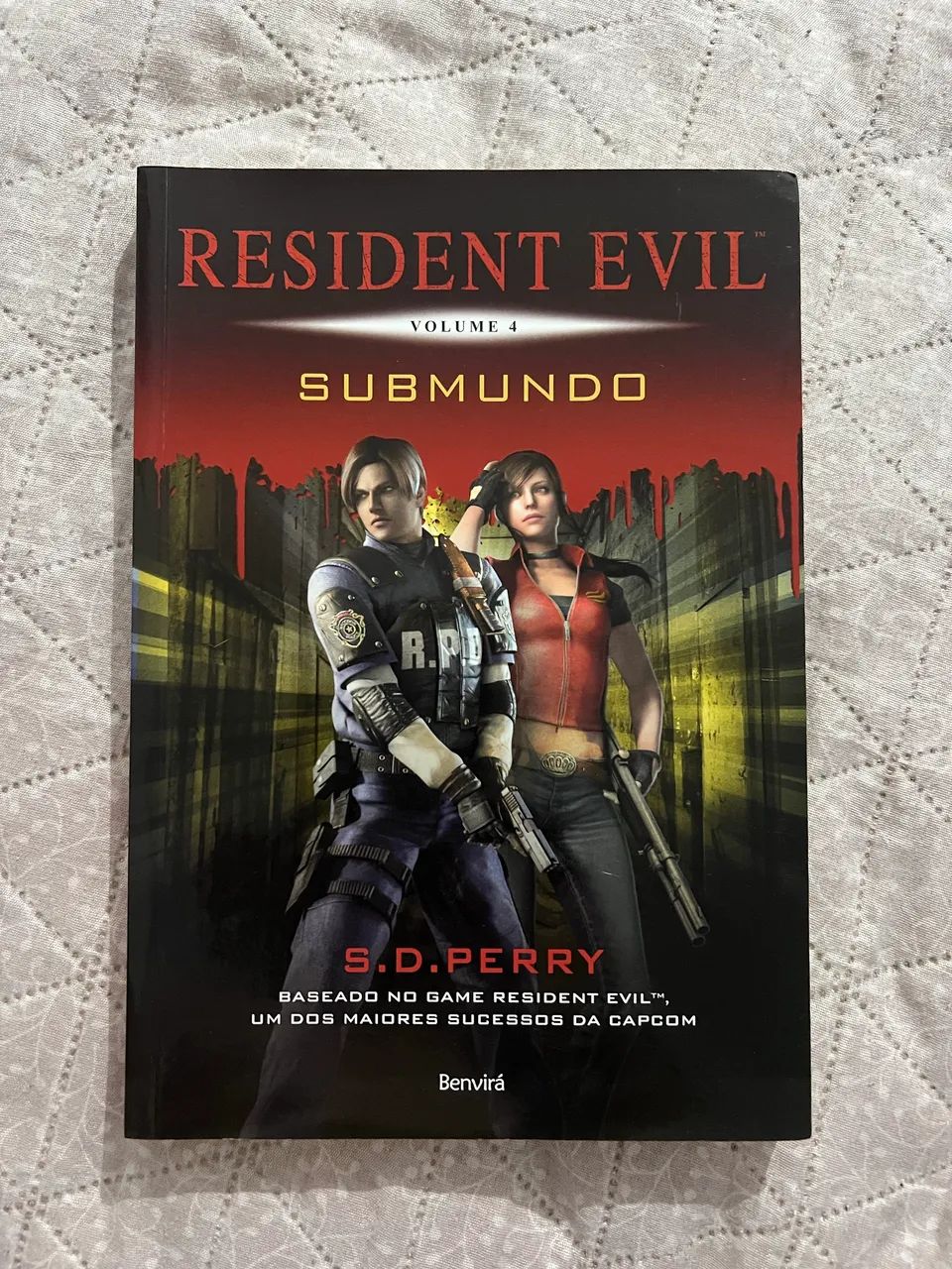 Livro Resident Evil  - Foto 4