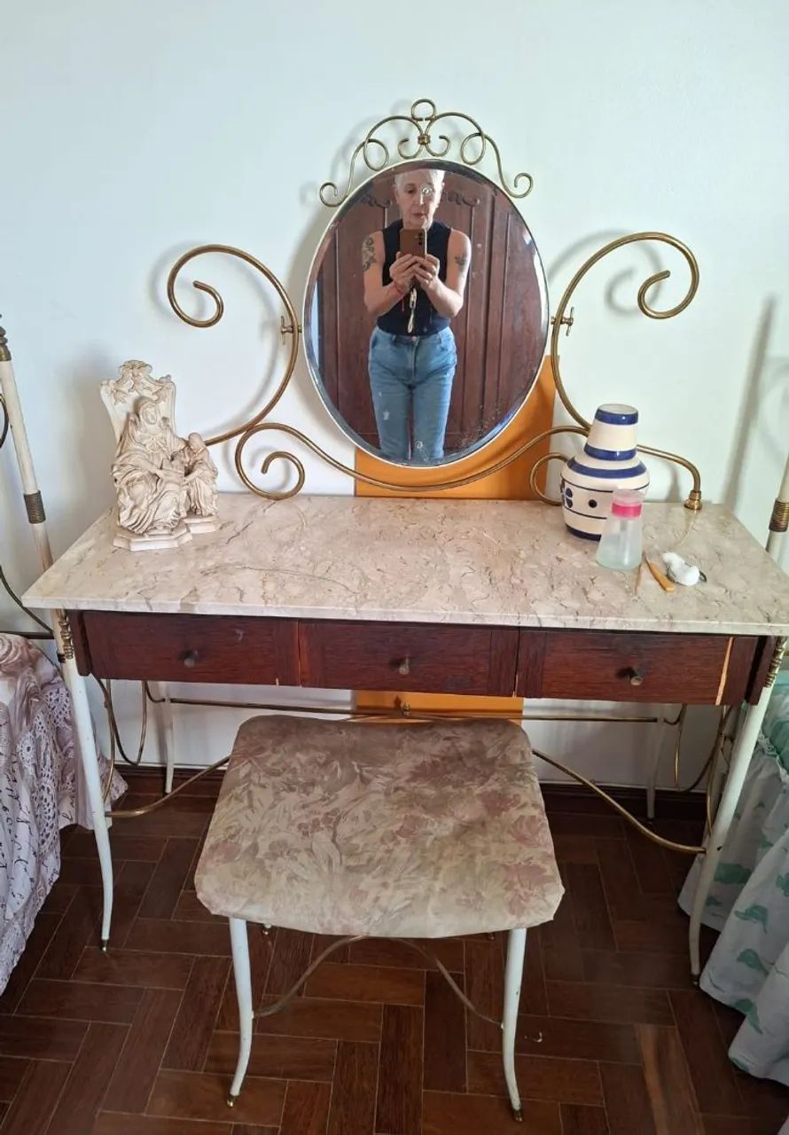 Cama de ferro com penteadeira  - Foto 2