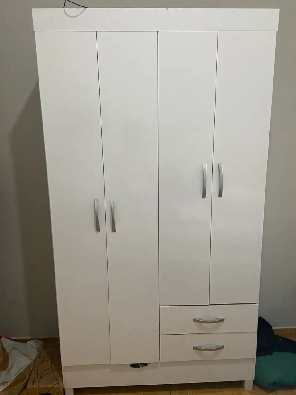 Guarda-roupa 4 portas 2 gavetas
