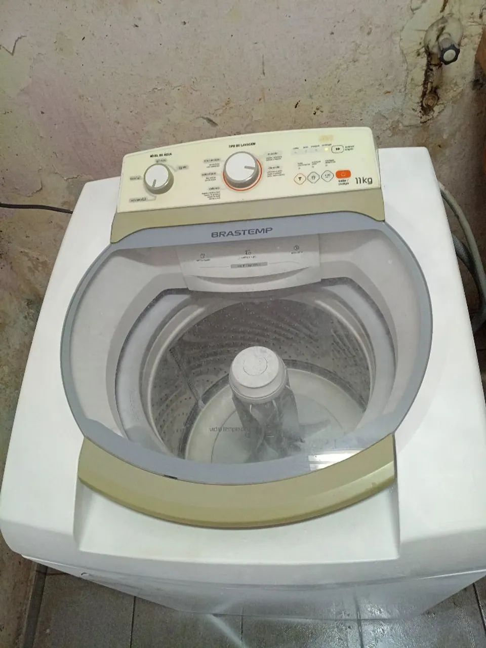 Máquina de lavar funcionando 11kg 