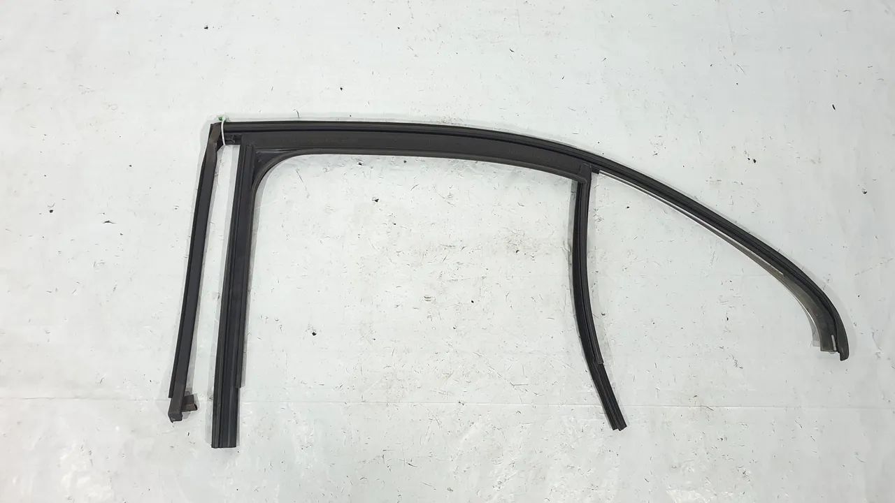 Friso Borracha Porta Traseira Direita C180 W205 2015 A 2018 Preto - Foto 7
