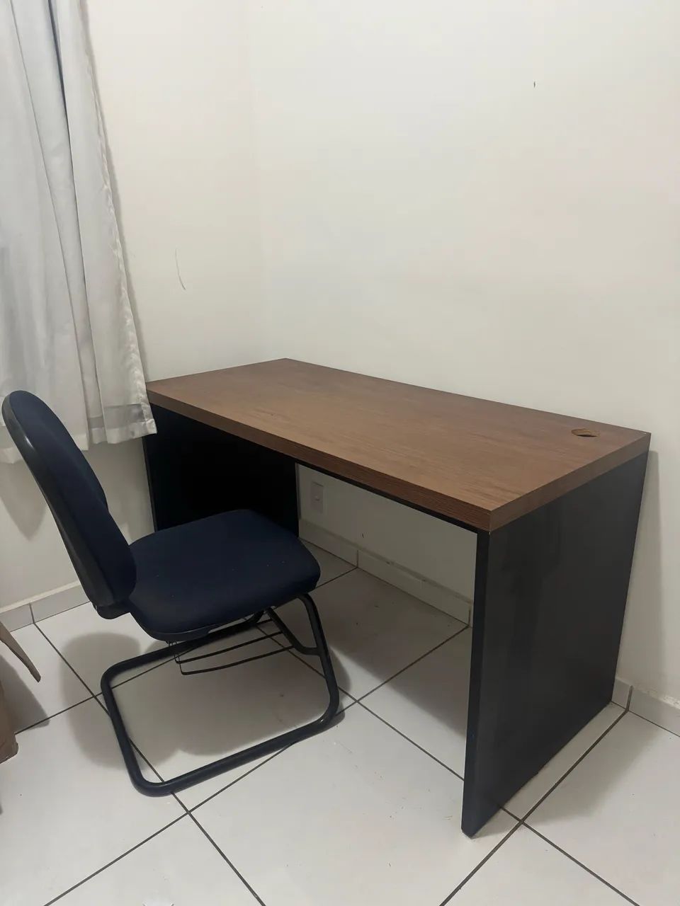 Vendo mesa com cadeira escritório - Foto 2